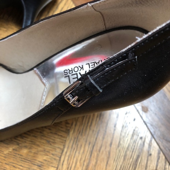 Michael Kors Black Heels with Snakeskin Points - Picture 3 of 7